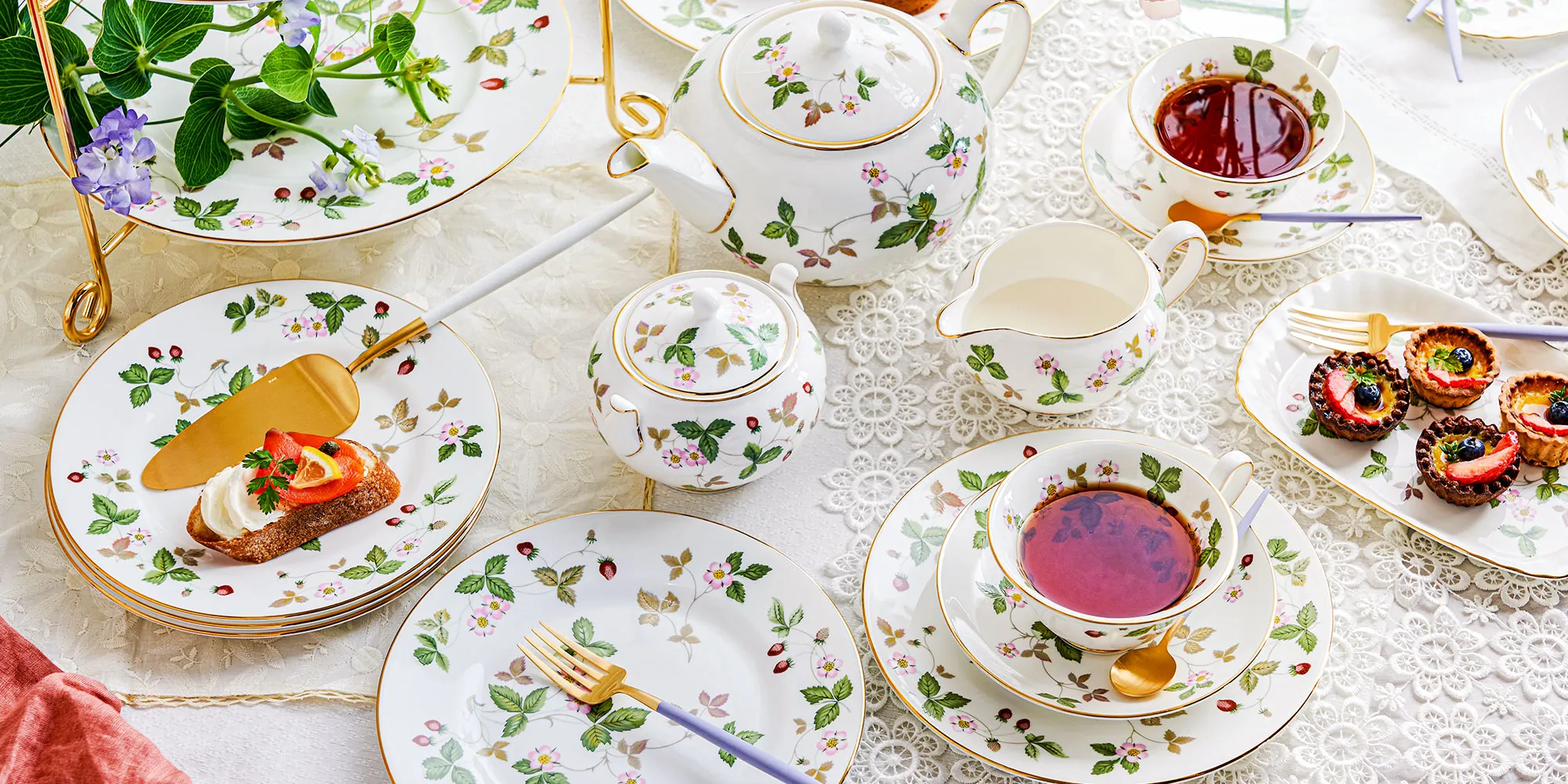 ウェッジウッド ワイルドストロベリーの画像