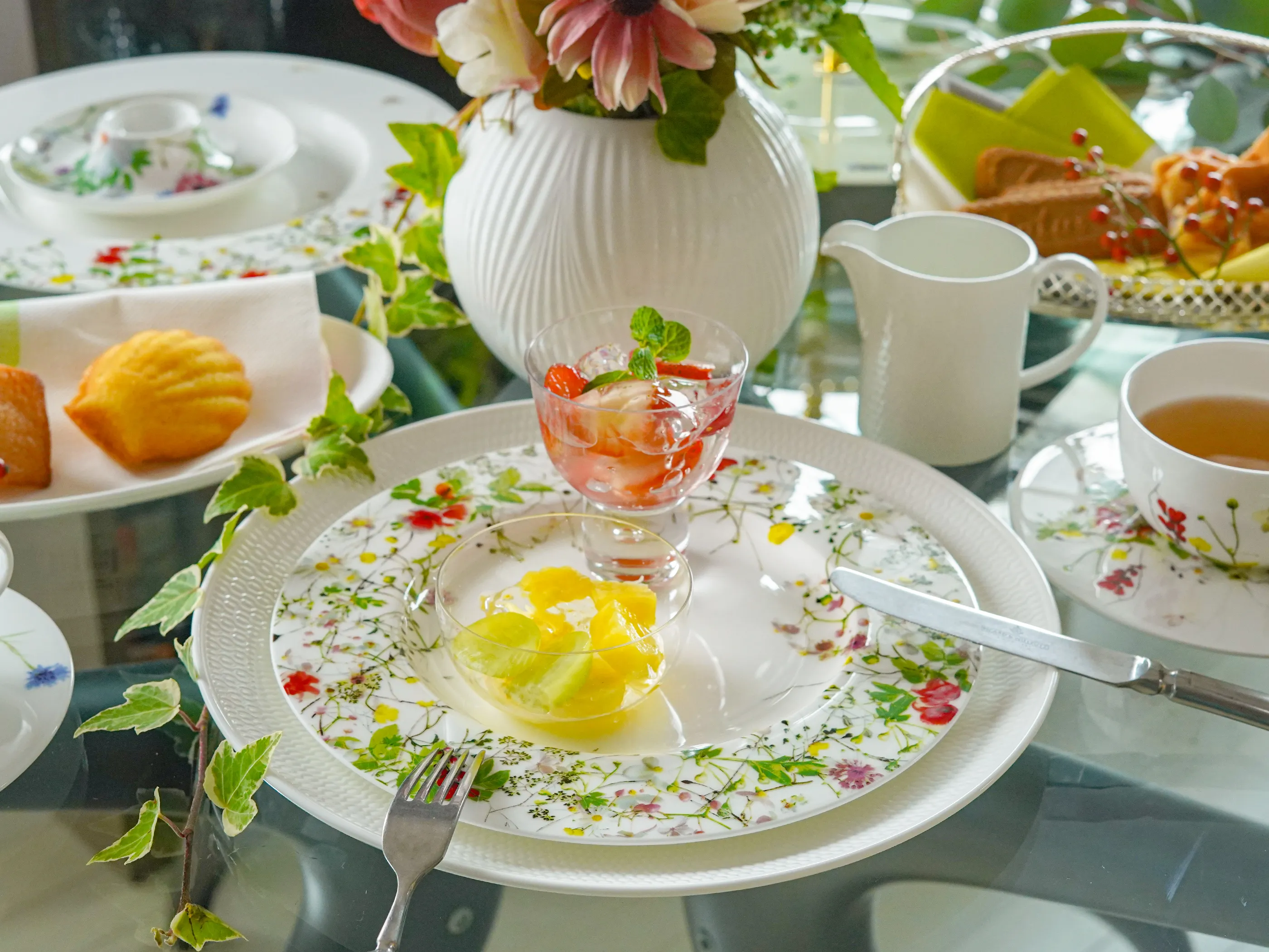 春のテーブルコーディネートの画像