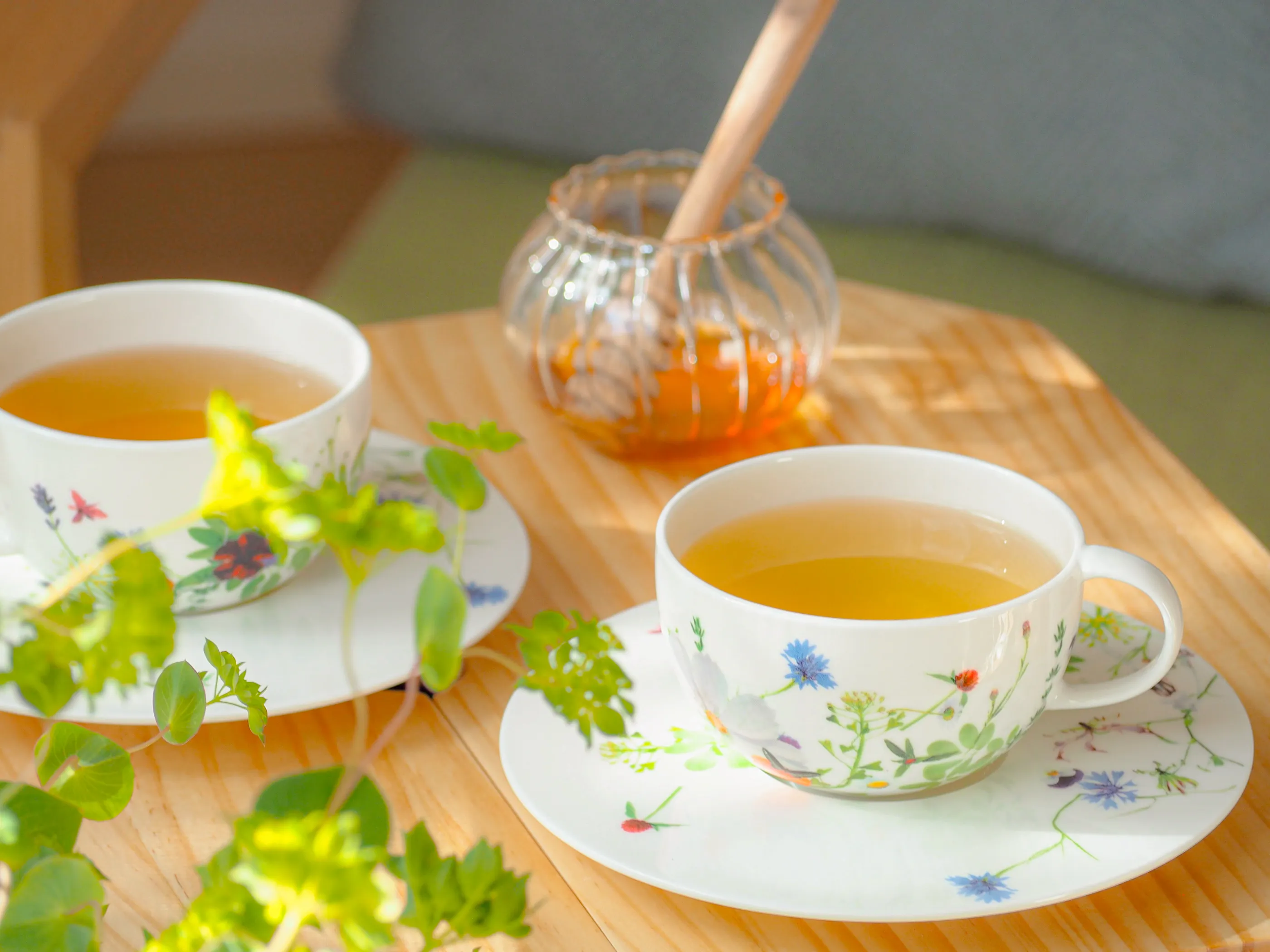 春のテーブルコーディネートの画像