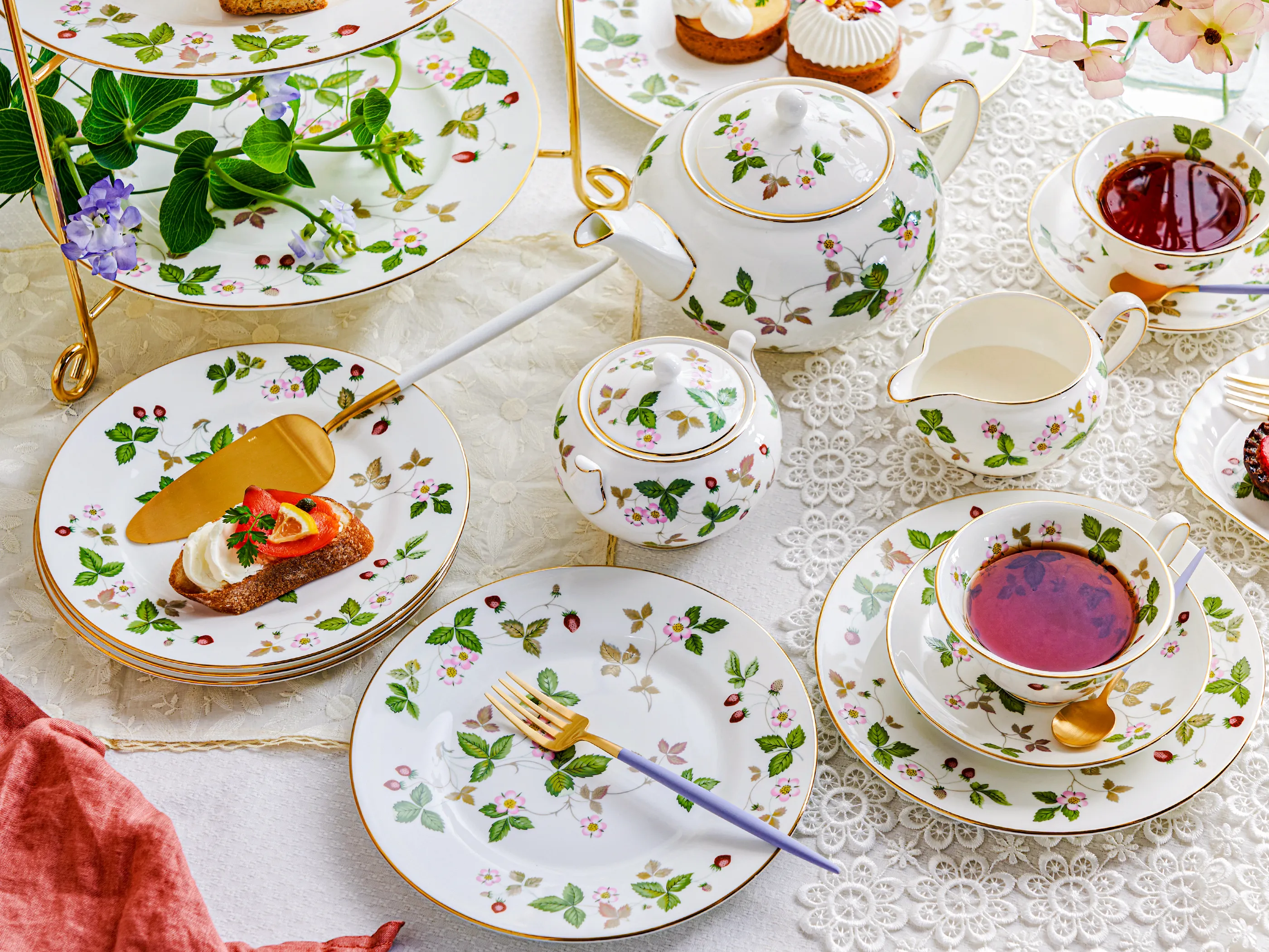 春のテーブルコーディネートの画像