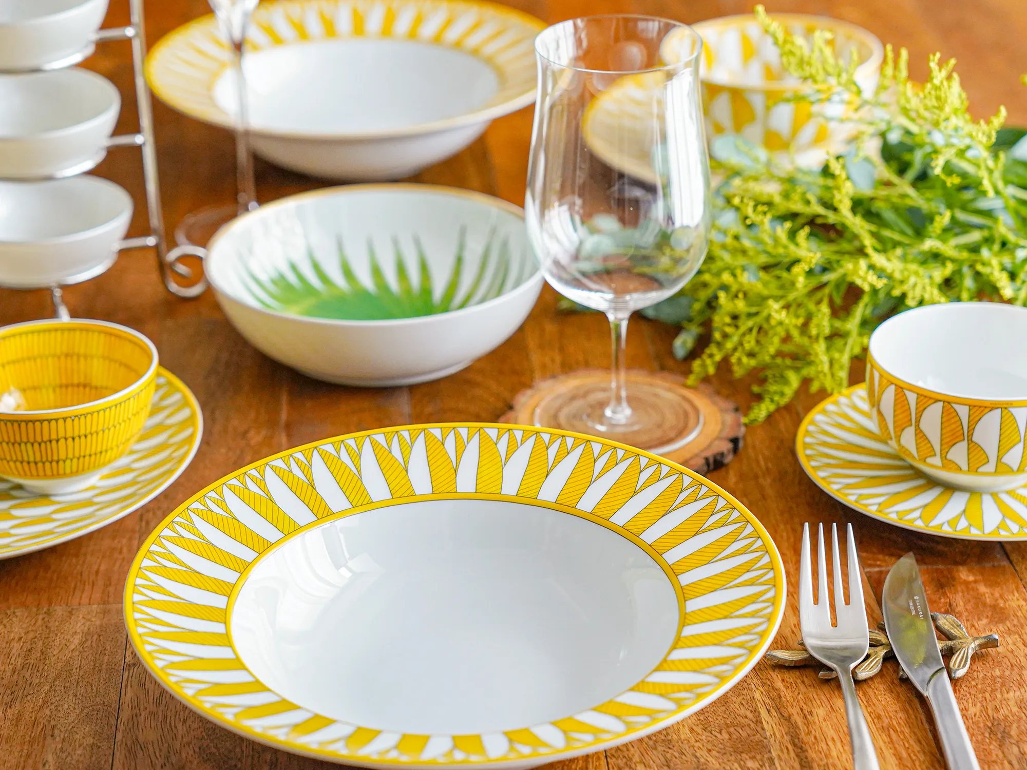 エルメスの食器で楽しむ夏のテーブルコーデ｜パシフォリア＆ソレイユ