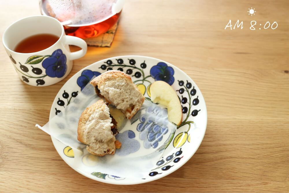 パラティッシプレートとパンの画像