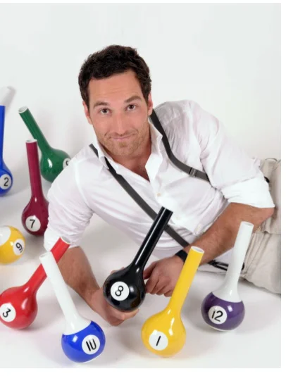 アウガルテンのデザイナーによる現代的なティーセット