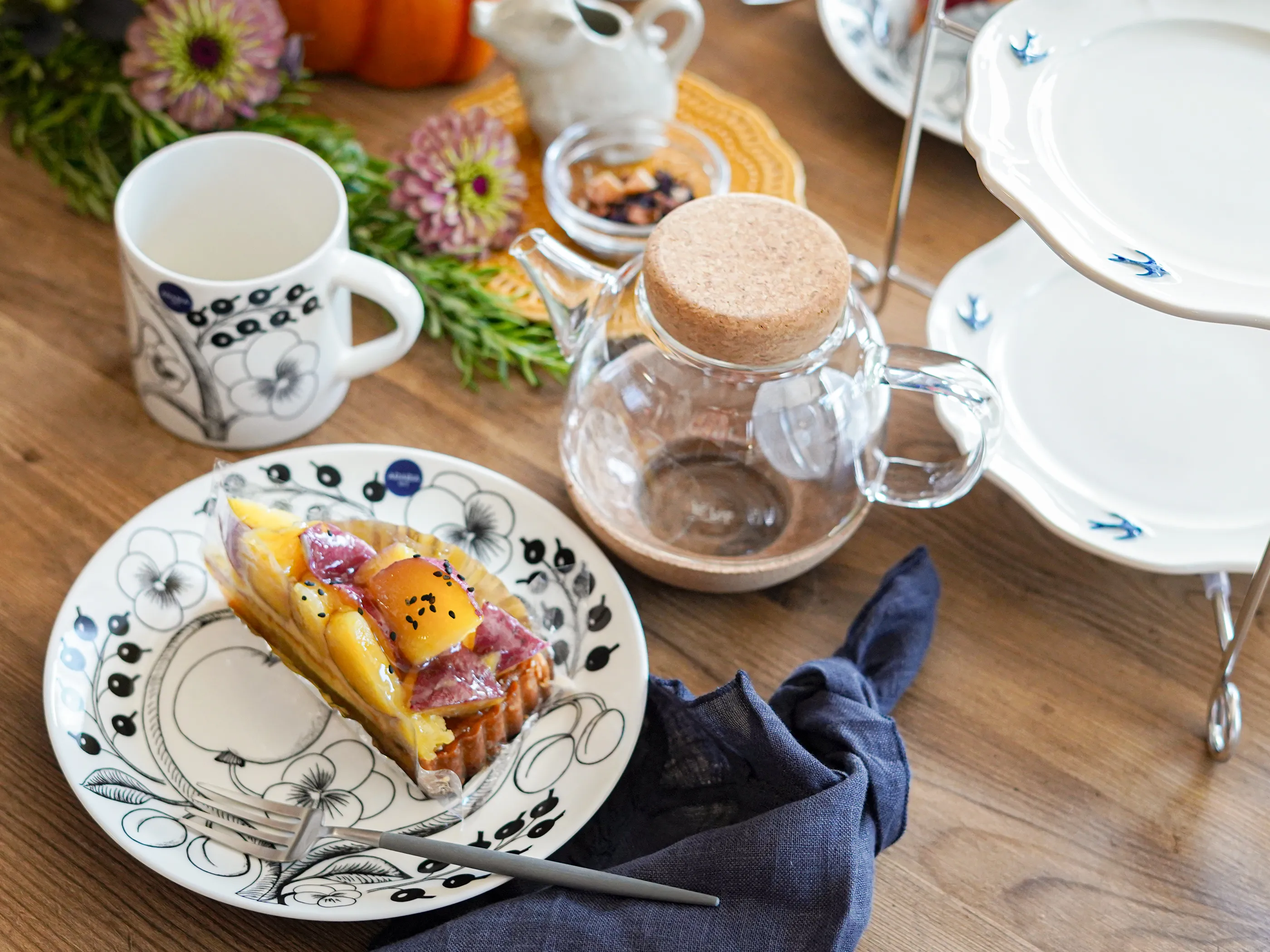 秋のテーブルコーディネートの画像