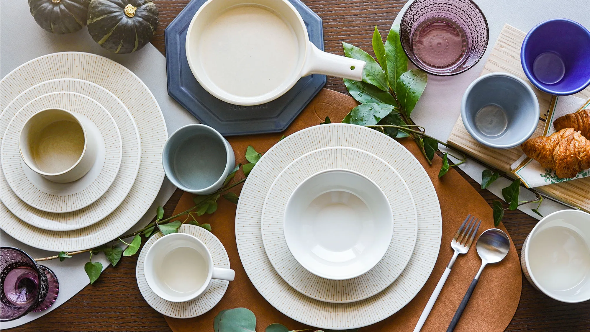 アラビア マイニオ サラストゥス ベージュを使った秋のテーブルコーディネート