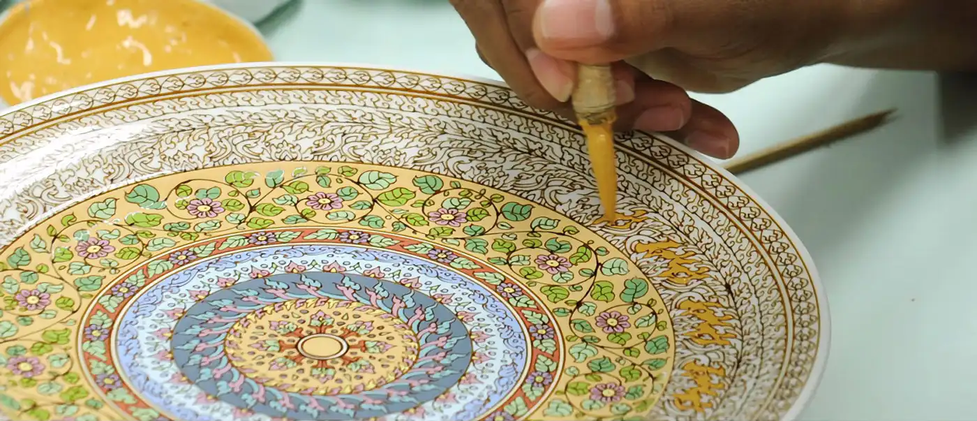 ブランベンジャロンの絵付け作業の風景