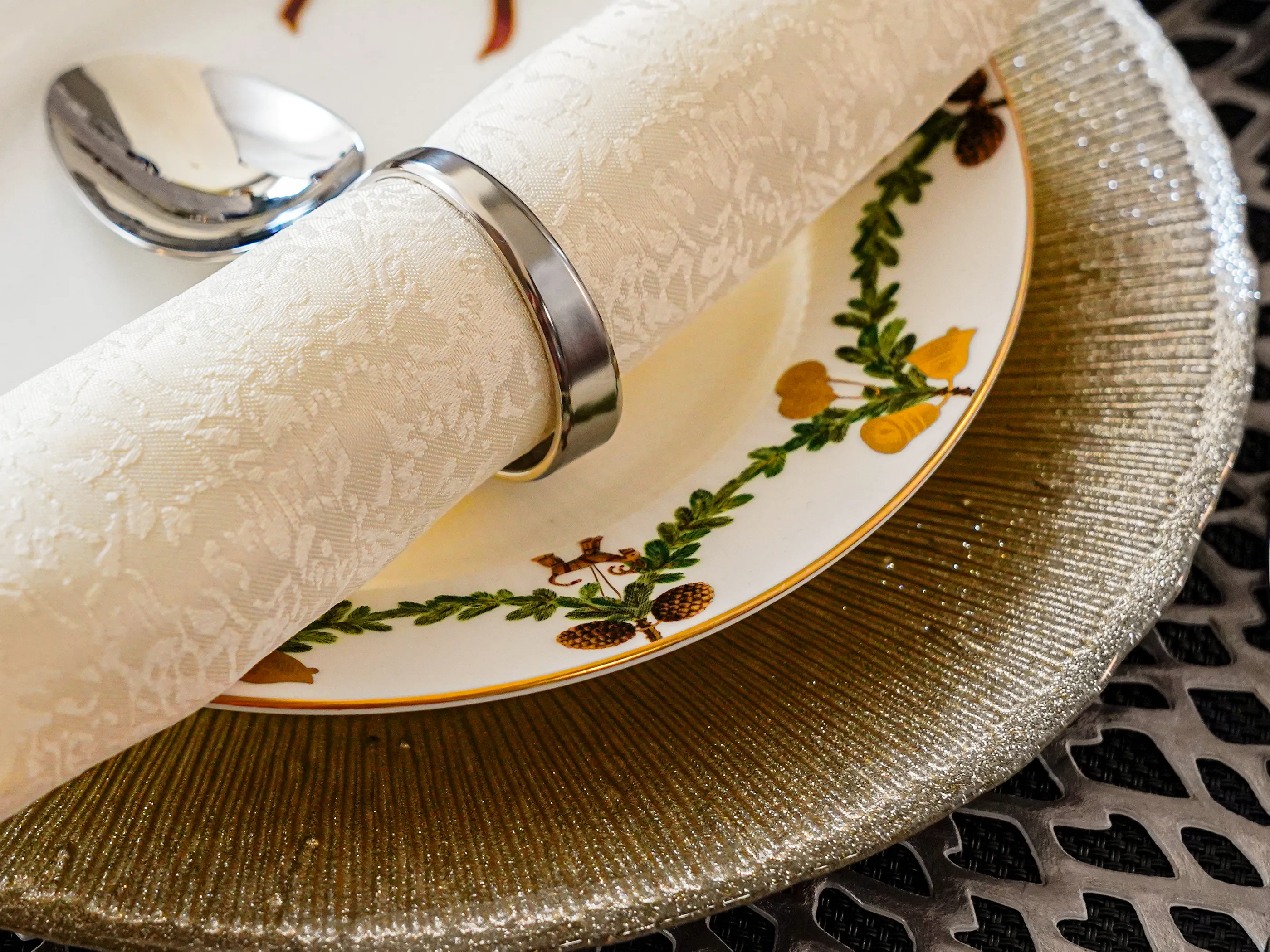 クリスマスのテーブルコーディネートの画像