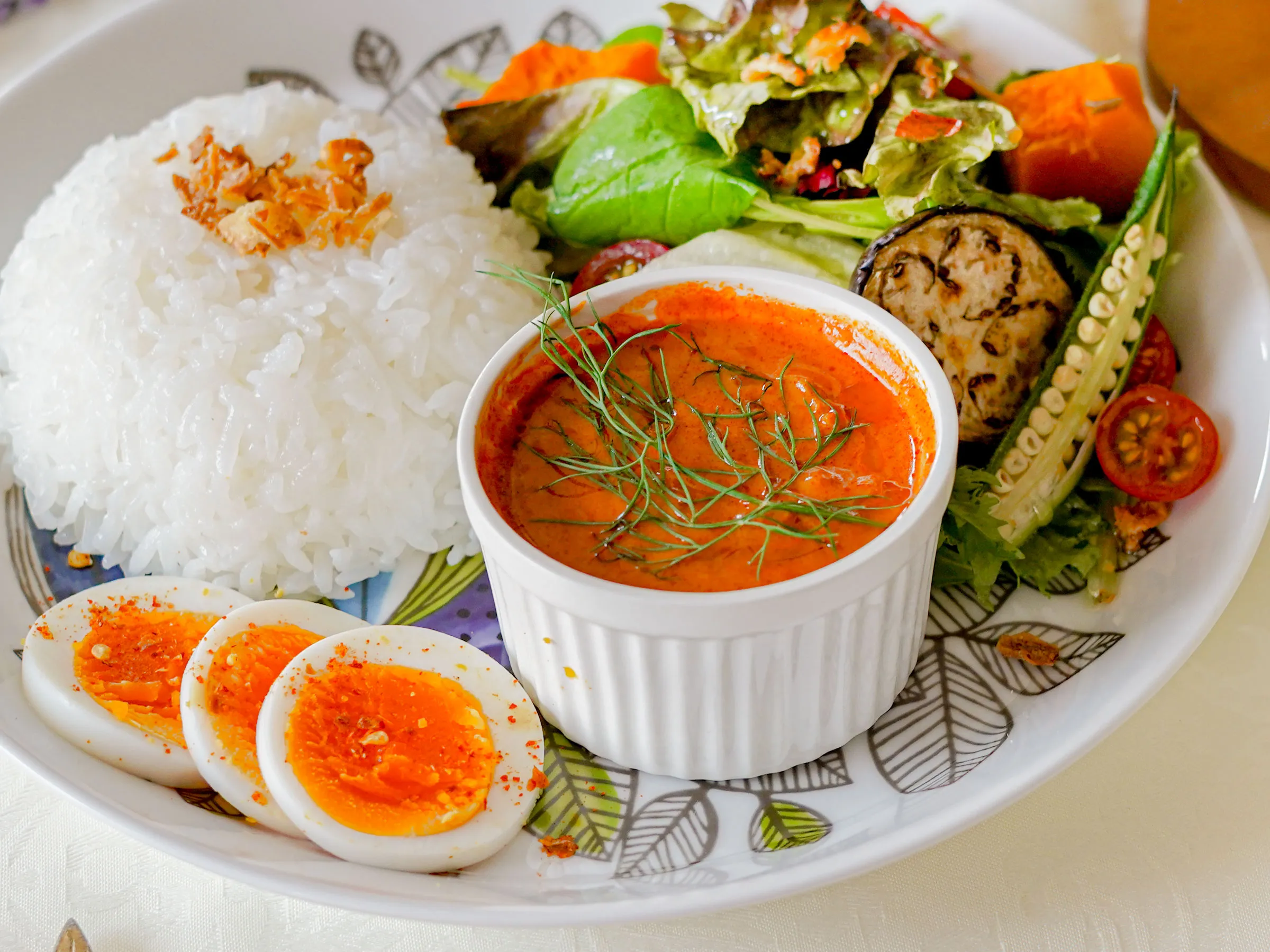 北欧ブランドのカレー皿の画像