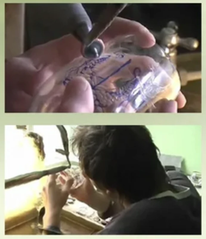ホイールエングレービング職人作業 下絵を引いたガラスと工房