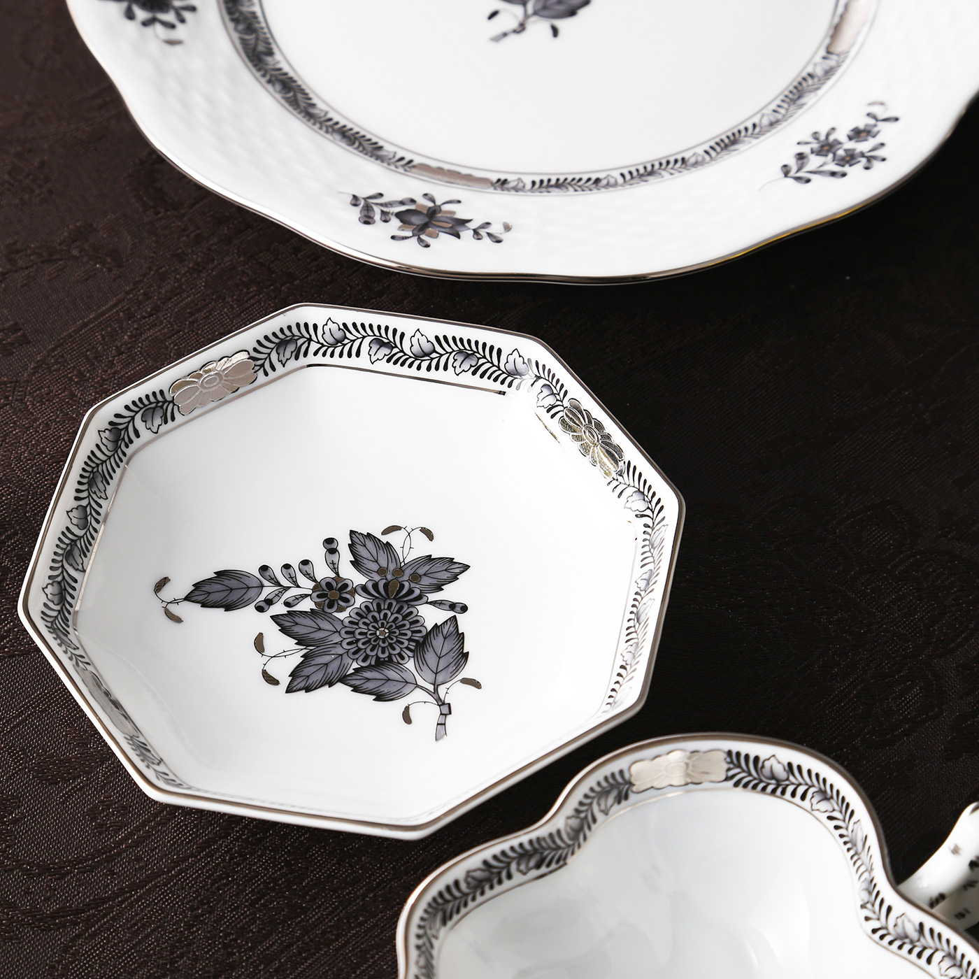 アポニーブラックプラチナ プレートの画像