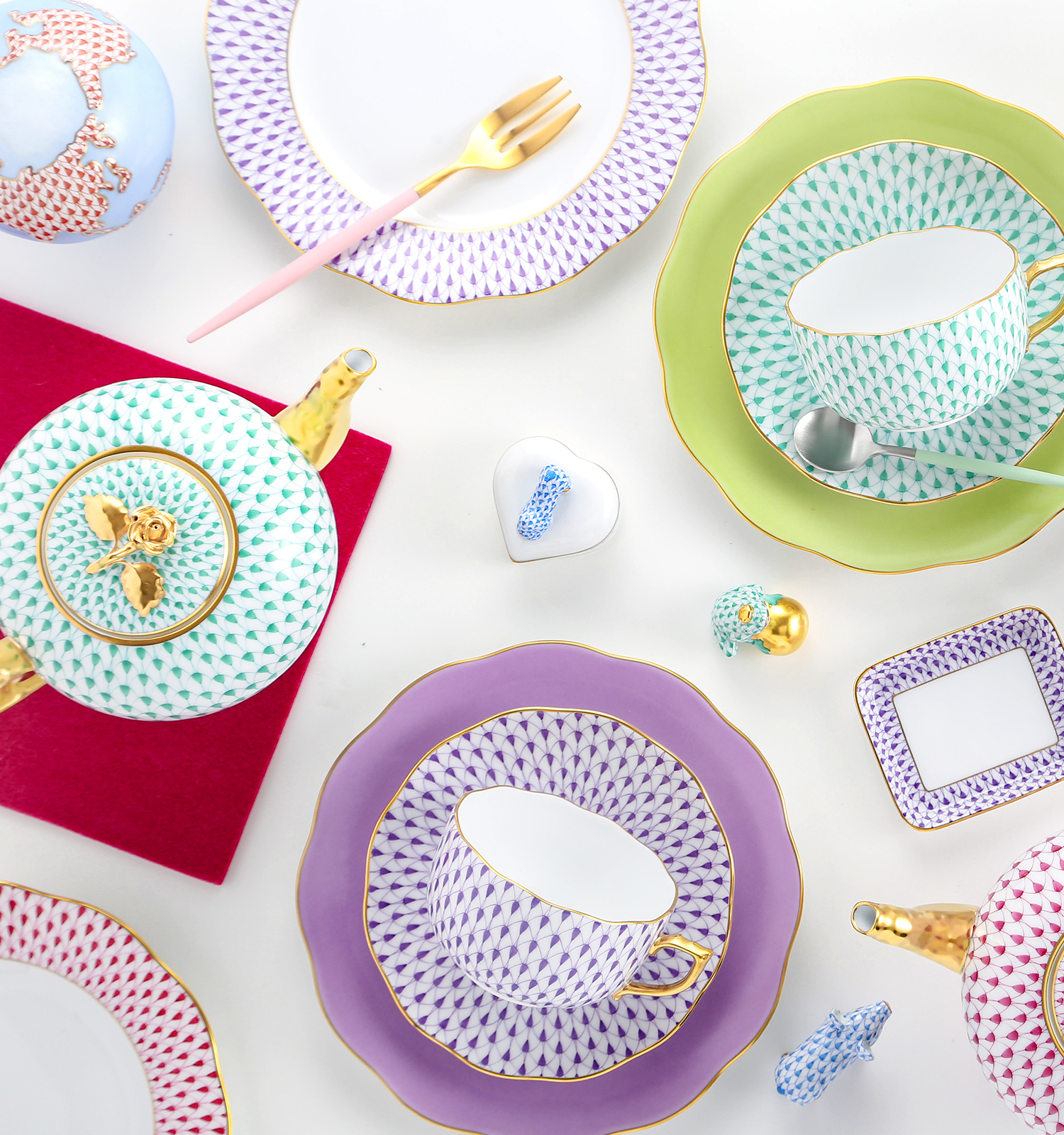 ヘレンド エカイユとシルクリボンの画像