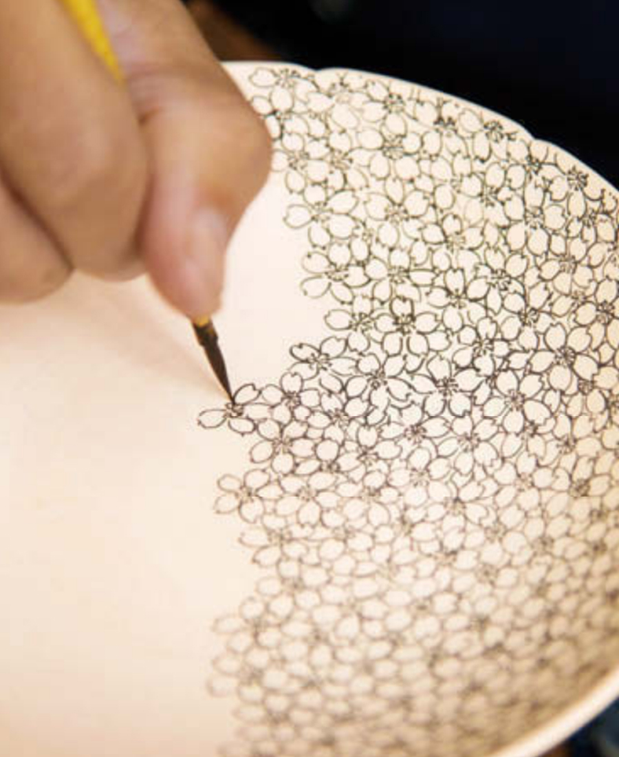 下絵付け作業の画像