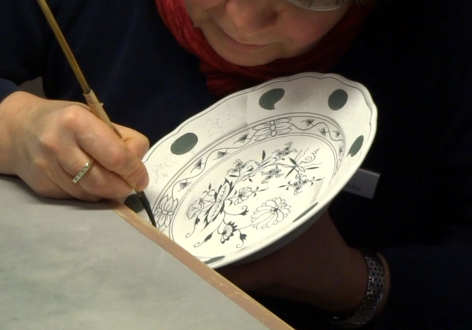 ブルーオニオンの下絵付風景