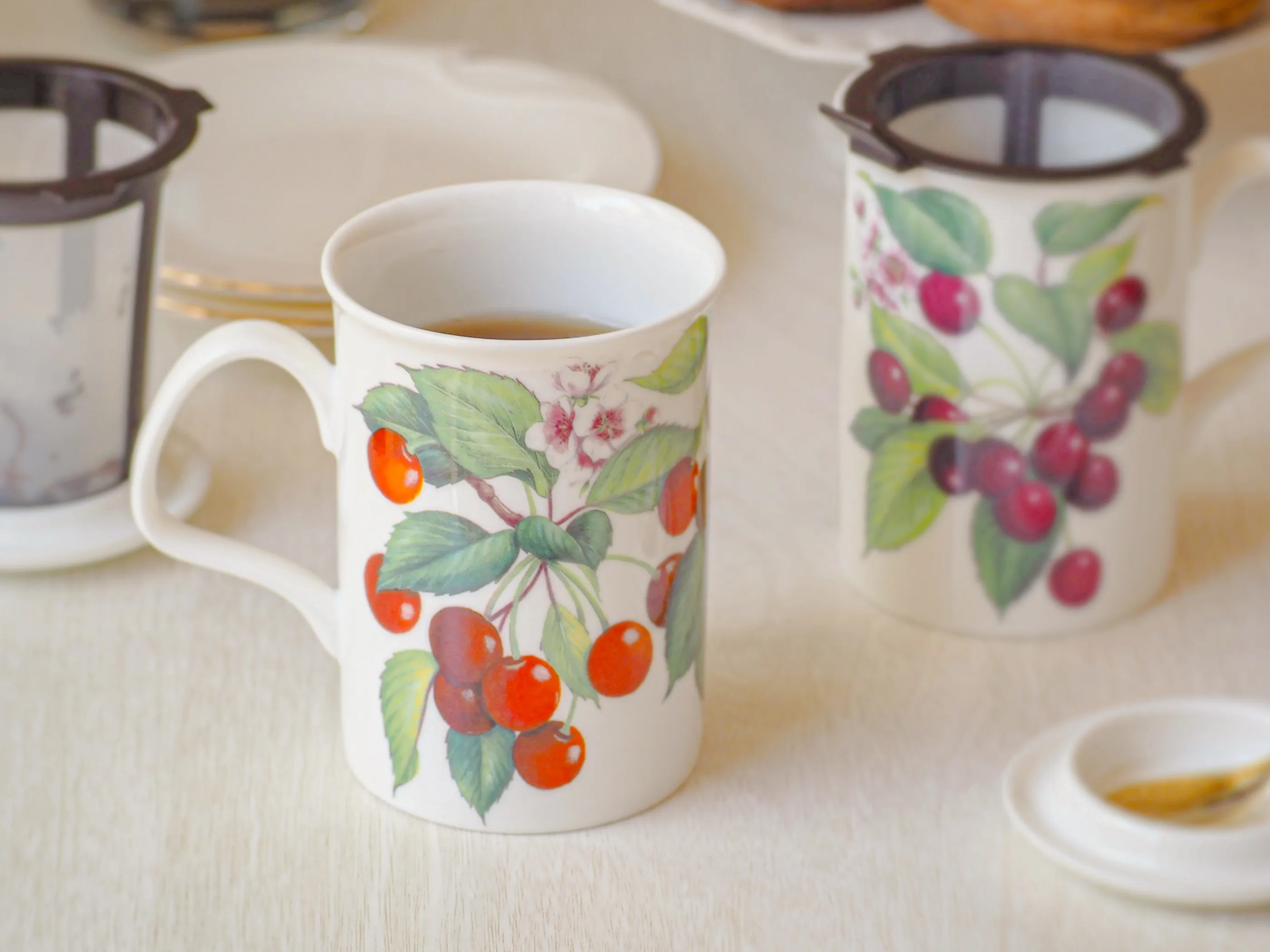 ロイカーカム チェリー レッド こし器付ビーカー 320ml