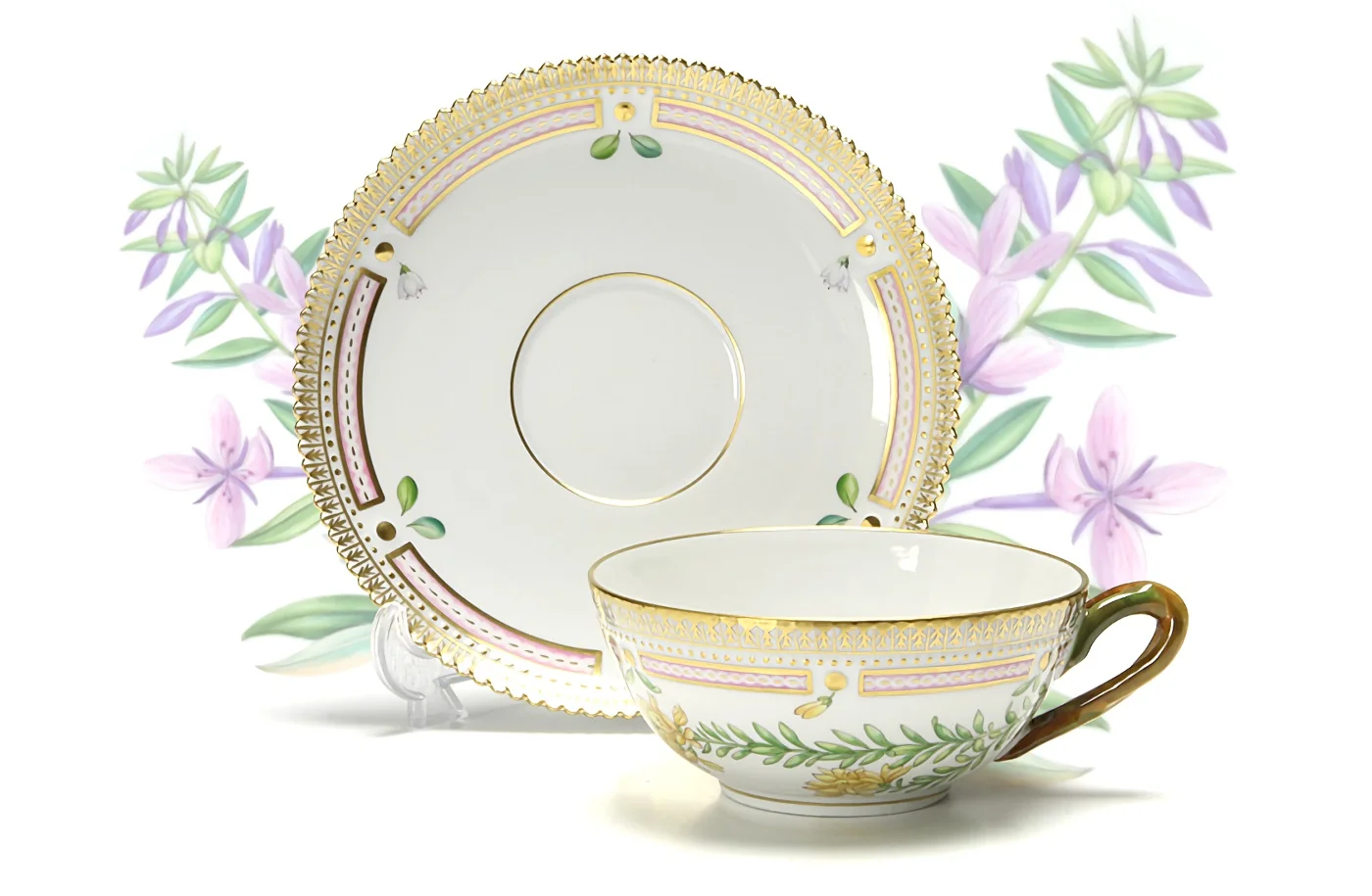 ロイヤル・コペンハーゲン フローラダニカのティーカップ＆ソーサーと金彩の縁