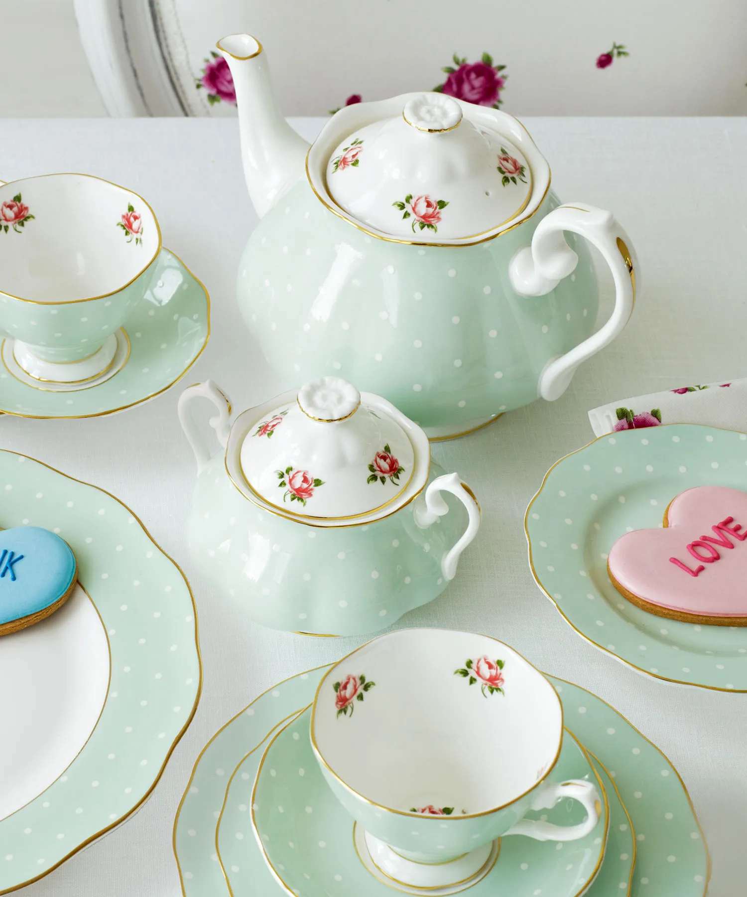 ロイヤル・アルバート特集｜優雅なティータイムを彩る英国食器