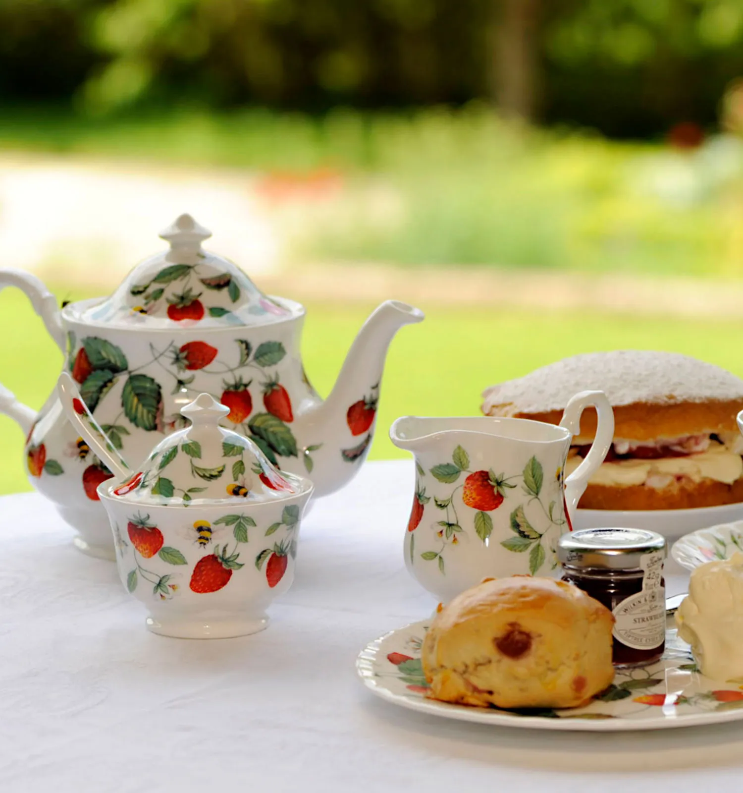 いちご柄食器画像