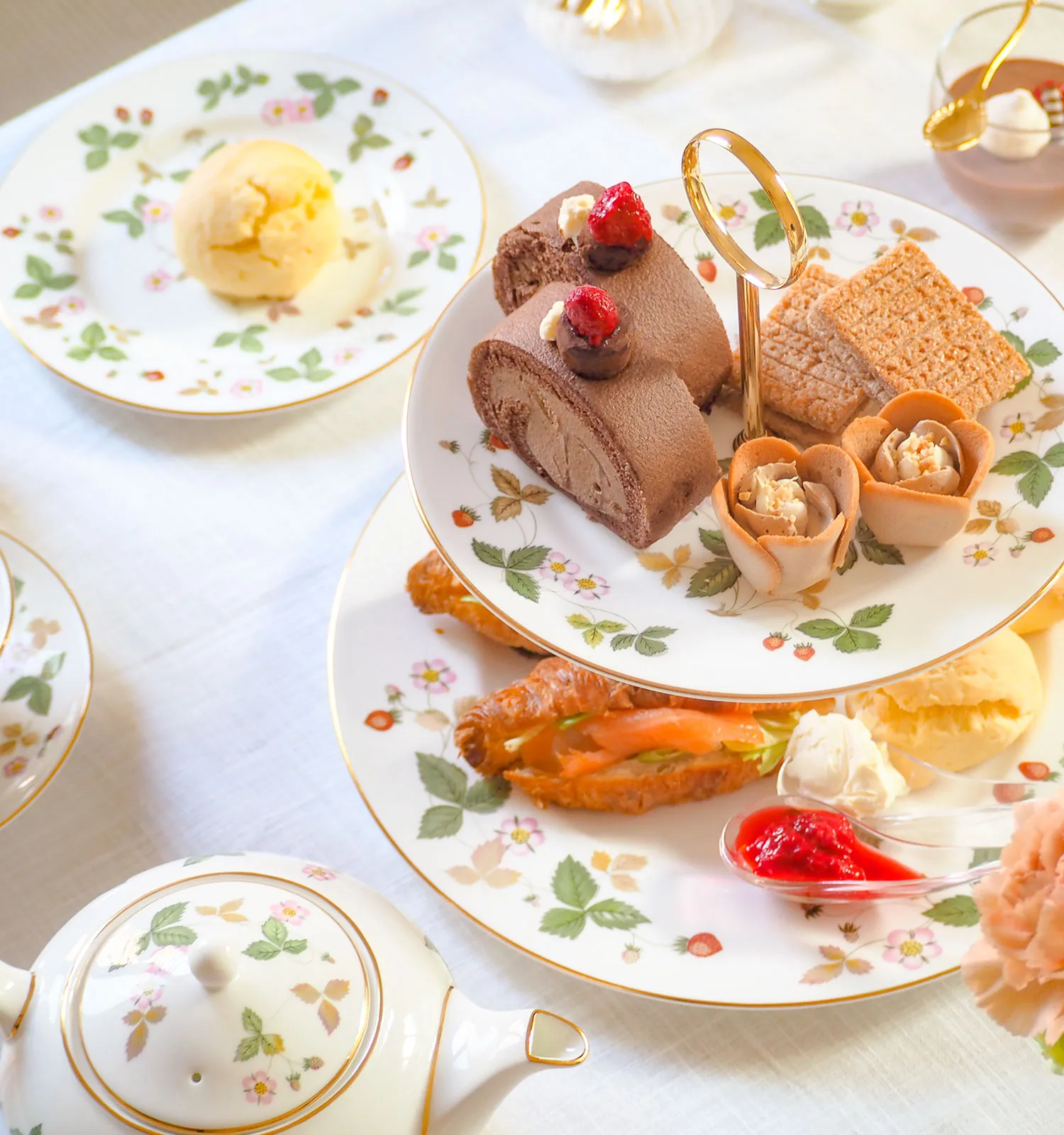 いちご柄食器画像