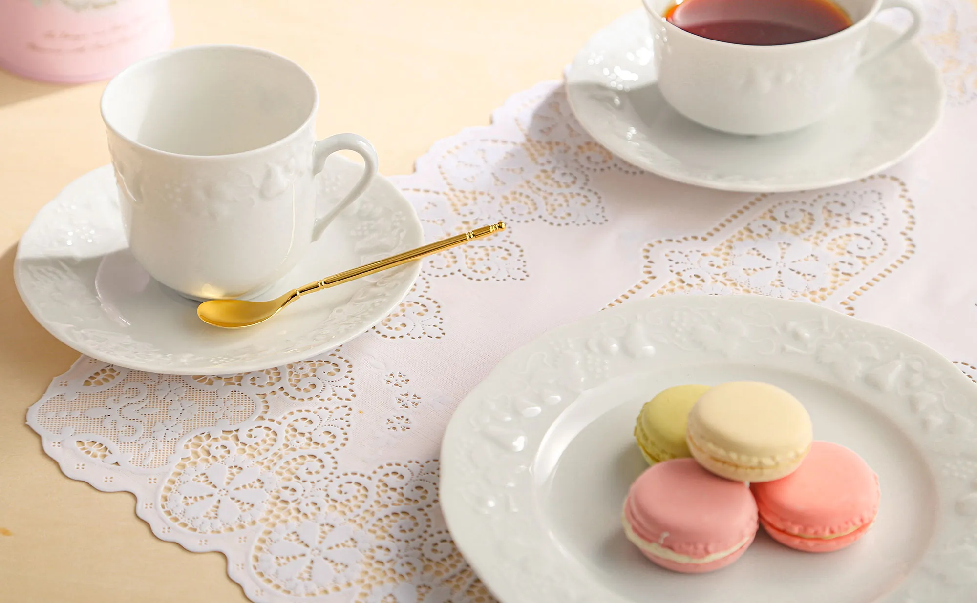 白い食器 テーブルコーディネート