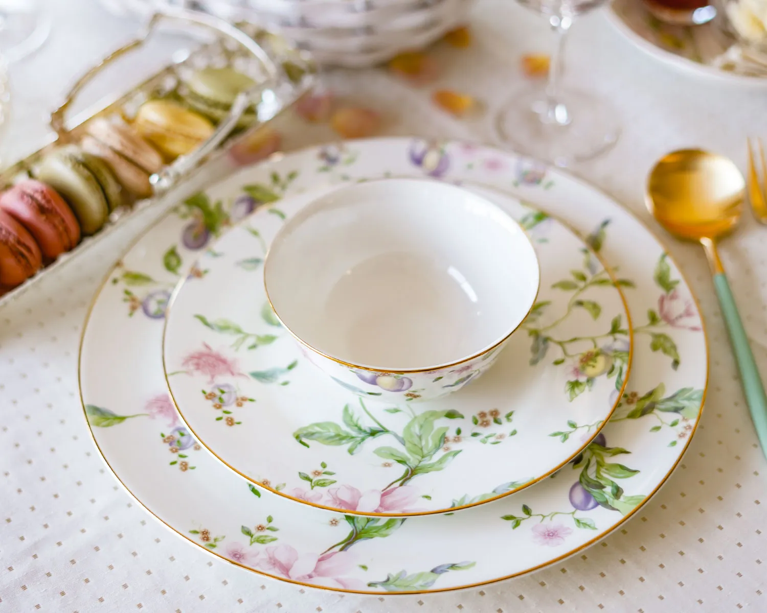【レア美品】英国製　ウェッジウッド★Belle Rose★ペアセット ウェッジウッドの魅力をシリーズ別にご紹介｜気品あふれる英国ブランド