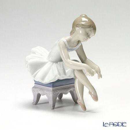 リヤドロ リトルバレリーナ（出番前） 08125