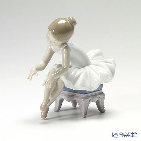 リヤドロ リトルバレリーナ（出番前） 08125