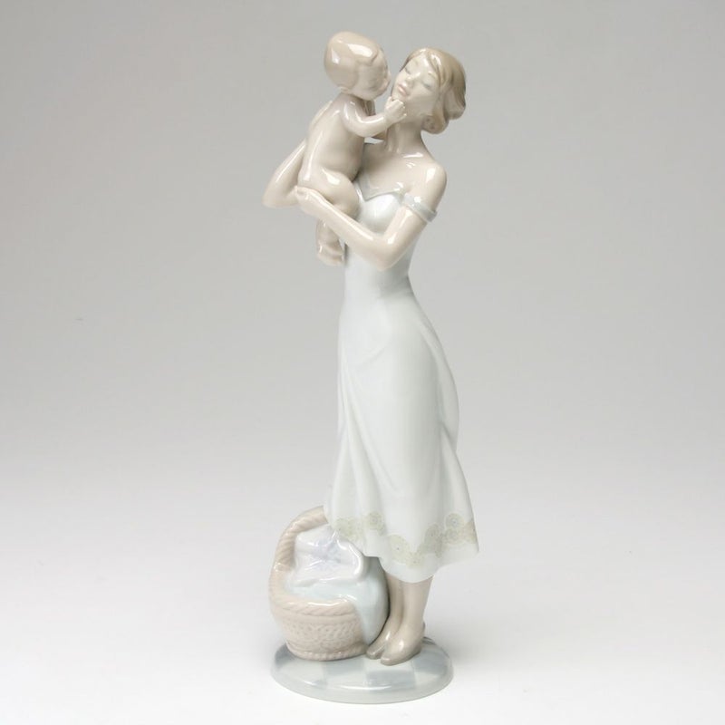 リヤドロ 無償の愛 8244