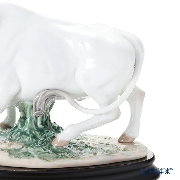 リヤドロ The Ox 08369 2021年 牛（丑） ／ 令和3年