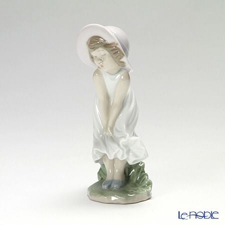 リヤドロ 風と遊ぶマリリン 8630