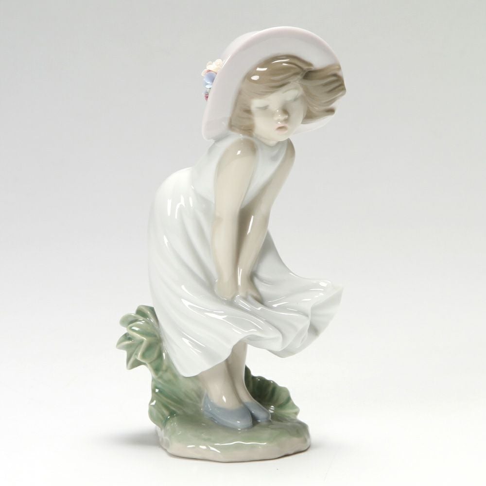 リヤドロ 風と遊ぶマリリン 8630