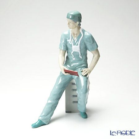 リヤドロ 外科医 8657