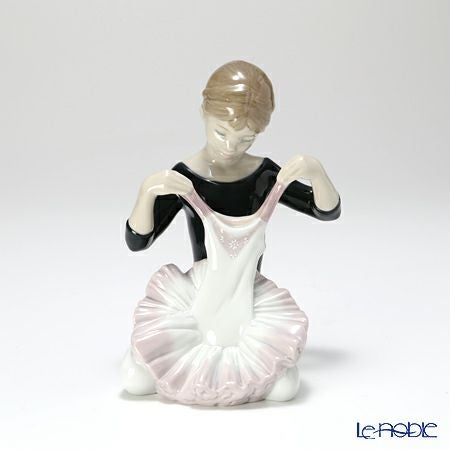 リヤドロ デビューの衣装 8771