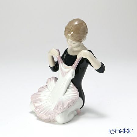 リヤドロ デビューの衣装 8771