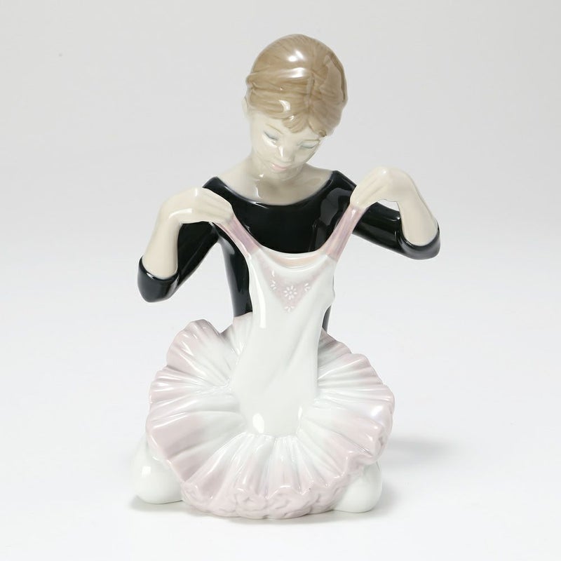 リヤドロ デビューの衣装 8771