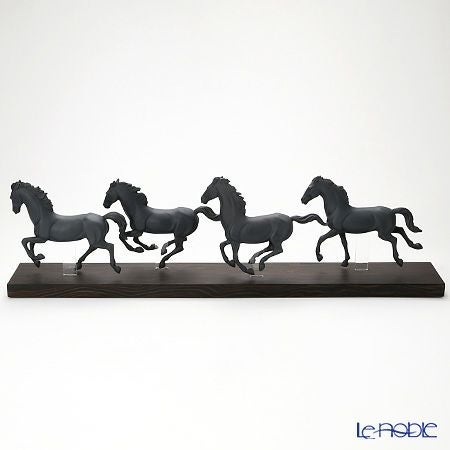 リヤドロ Galloping Herd Black 09085