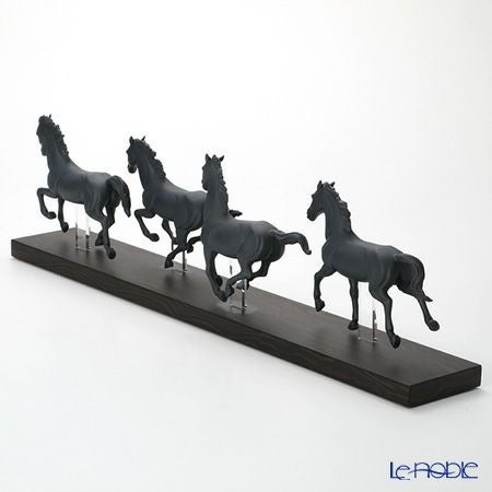 リヤドロ Galloping Herd Black 09085