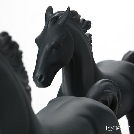 リヤドロ Galloping Herd Black 09085