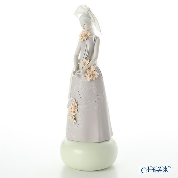 リヤドロ オート・アリュール （高貴） 09359（42×15cm）