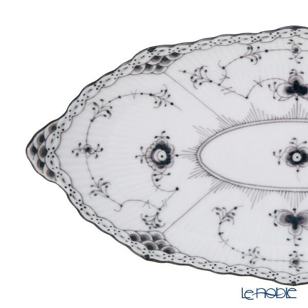 ロイヤルコペンハーゲン（Royal Copenhagen）ブラックフルーテッドハーフレース ピックルディッシュ 楕円 24.5×12cm 1066938