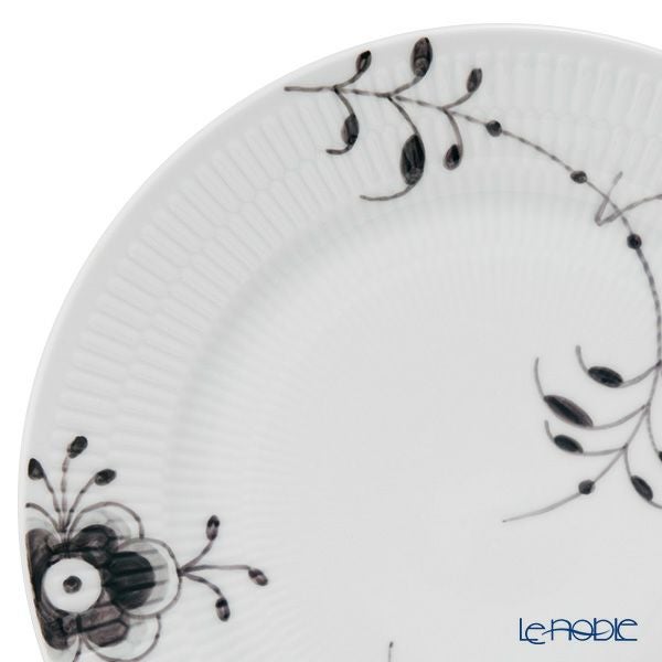 ロイヤルコペンハーゲン（Royal Copenhagen） ブラック フルーテッド メガ ディナープレート 27cm 2542627／1017471