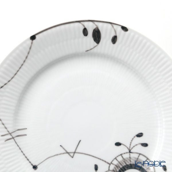 ロイヤルコペンハーゲン（Royal Copenhagen） ブラック フルーテッド メガ デザートプレート 22cm 2546622／1017472