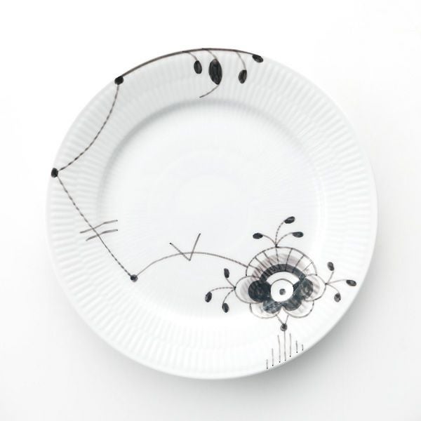 ロイヤルコペンハーゲン（Royal Copenhagen） ブラック フルーテッド メガ デザートプレート 22cm 2546622／1017472