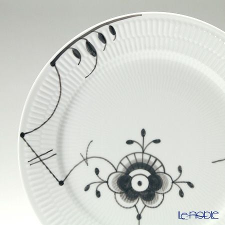 ロイヤルコペンハーゲン（Royal Copenhagen） ブラック フルーテッド メガ ディナープレート 27cm 2546627／1017473