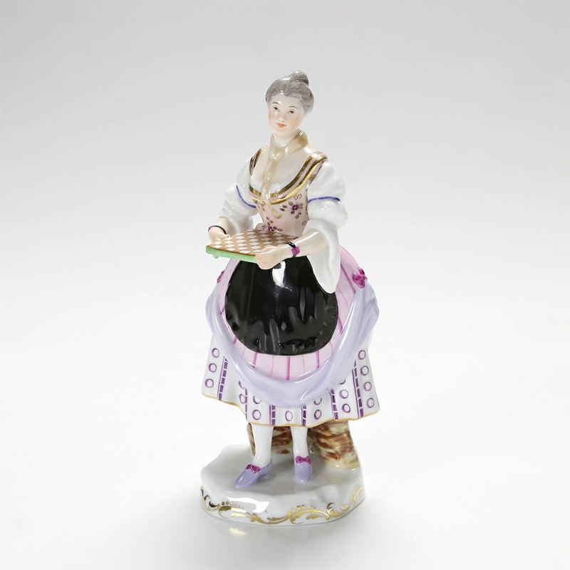 アウガルテン（AUGARTEN） フィギュリン（011210） チェス台を持ったウェイトレス 1007