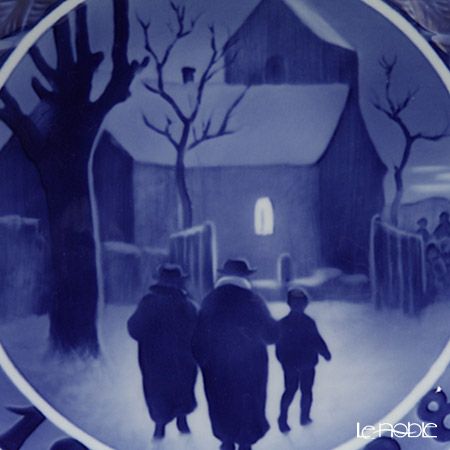 ロイヤルコペンハーゲン（Royal Copenhagen） イヤープレート 1928年／昭和3年 「教会へ向かう牧師の家族」