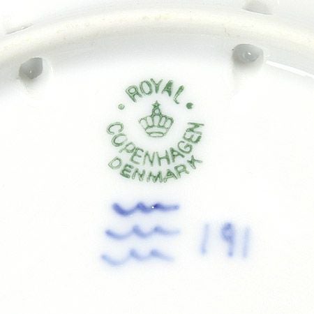 ロイヤルコペンハーゲン（Royal Copenhagen） イヤープレート 1928年／昭和3年 「教会へ向かう牧師の家族」