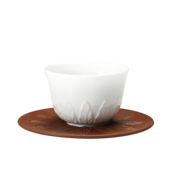 マイセン（Meissen） 歴代レリーフ 55955／85664 白磁カップ＆ベットガーセッ器ソーサー 1985年発表 葉環模様