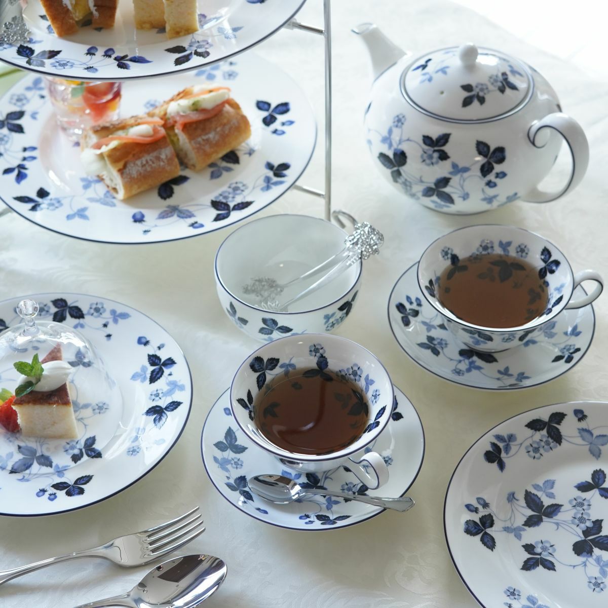 ウェッジウッド（Wedgwood） ストロベリーインクブルー プレート 27cm