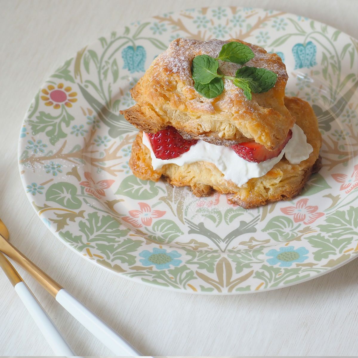 スポード ウィリアムモリス パステル いちご泥棒 プレート 23cm