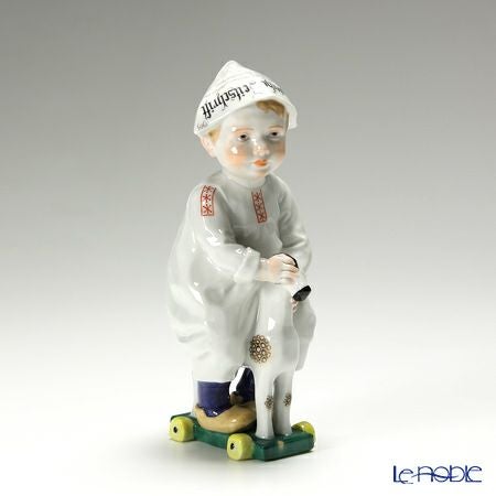 マイセン（Meissen） ヘンチェルの子供シリーズ 900100／73366 カブトを被り木馬にまたがる